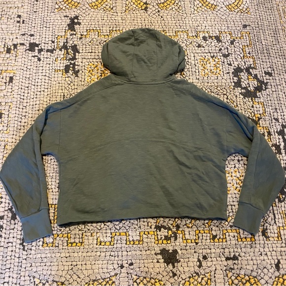 Sweaty Betty Essentials Hoodie Green Pullover Boxy Cropped Sweatshirt Sz Small - Picture 2 of 5